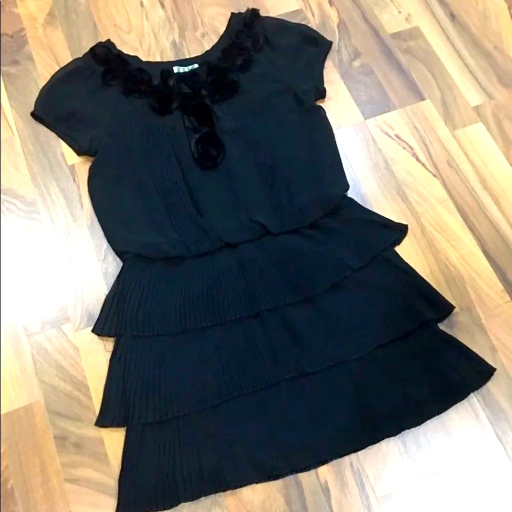 NWt Ark & Co. Medium Little black dress floral top pleatwed Flare Tiered Hem